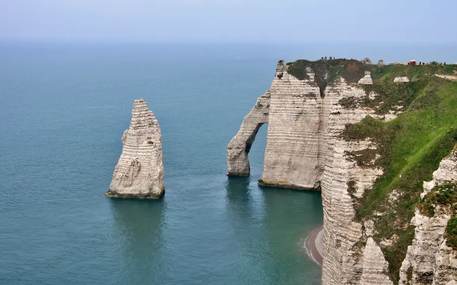 Les falaises d’Étretat au bord de la Manche